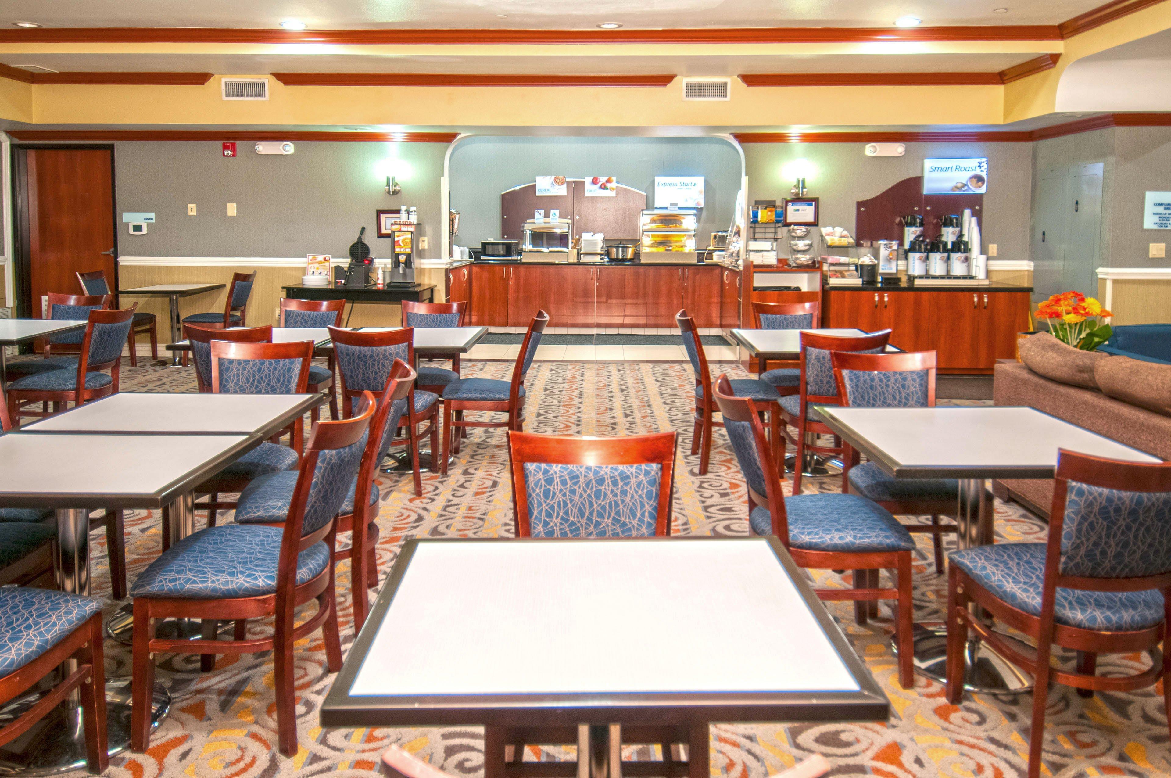 Holiday Inn Express & Suites Bakersfield Central By Ihg Экстерьер фото