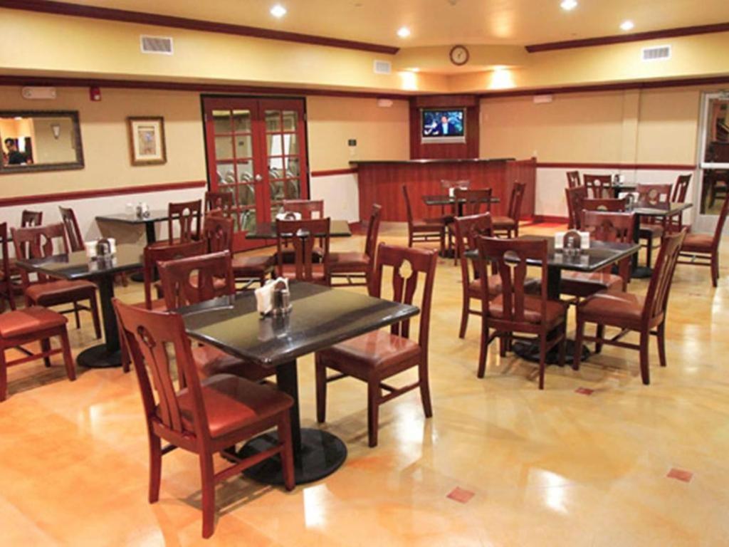 Holiday Inn Express & Suites Bakersfield Central By Ihg Экстерьер фото
