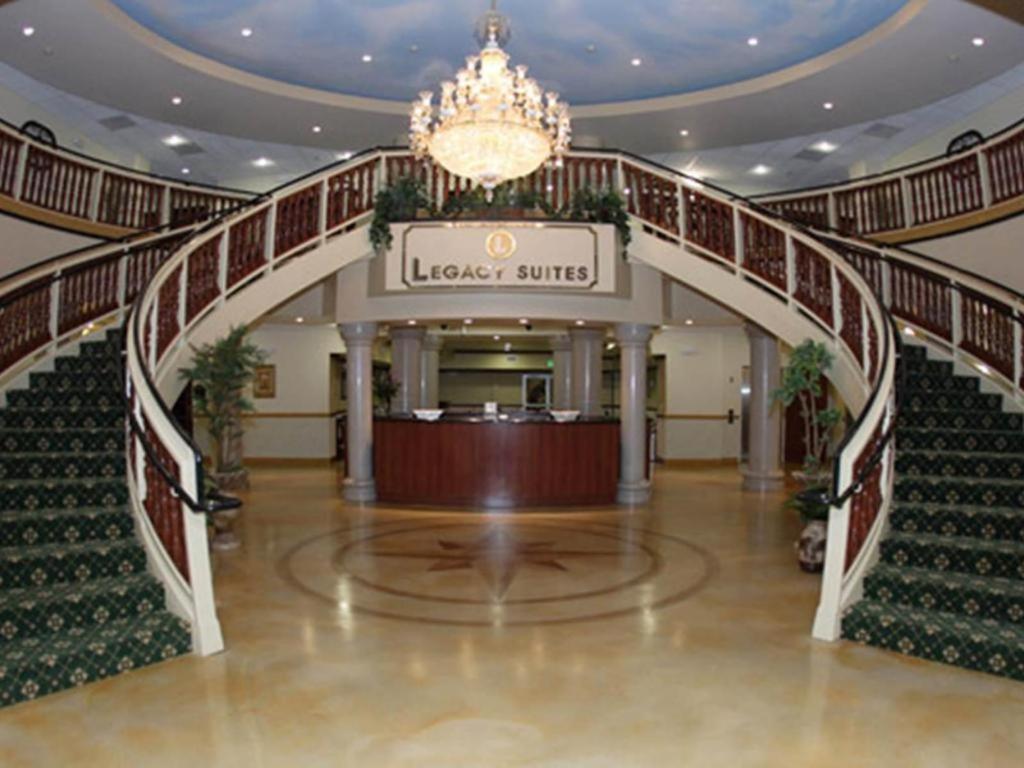 Holiday Inn Express & Suites Bakersfield Central By Ihg Экстерьер фото