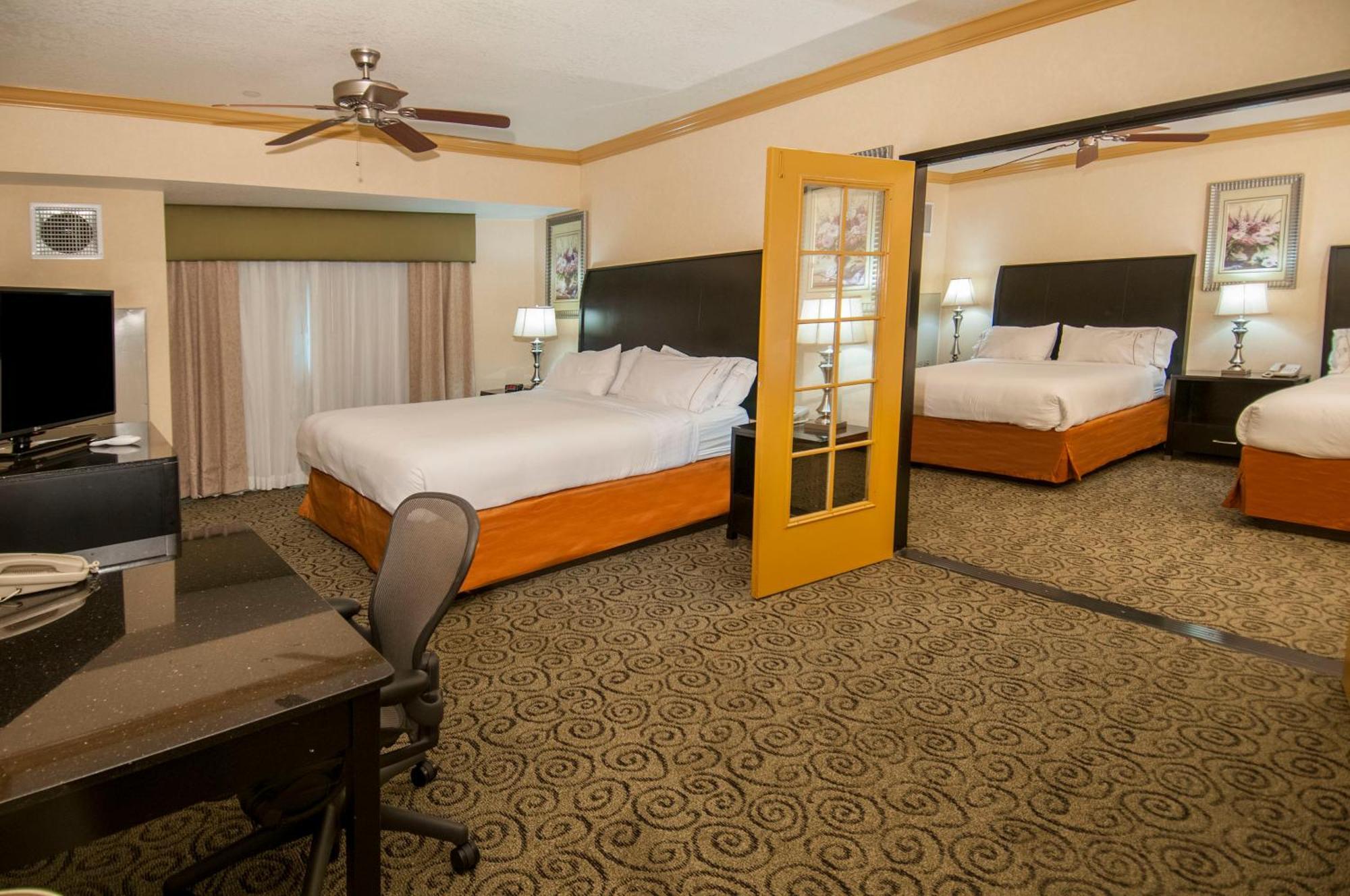 Holiday Inn Express & Suites Bakersfield Central By Ihg Экстерьер фото