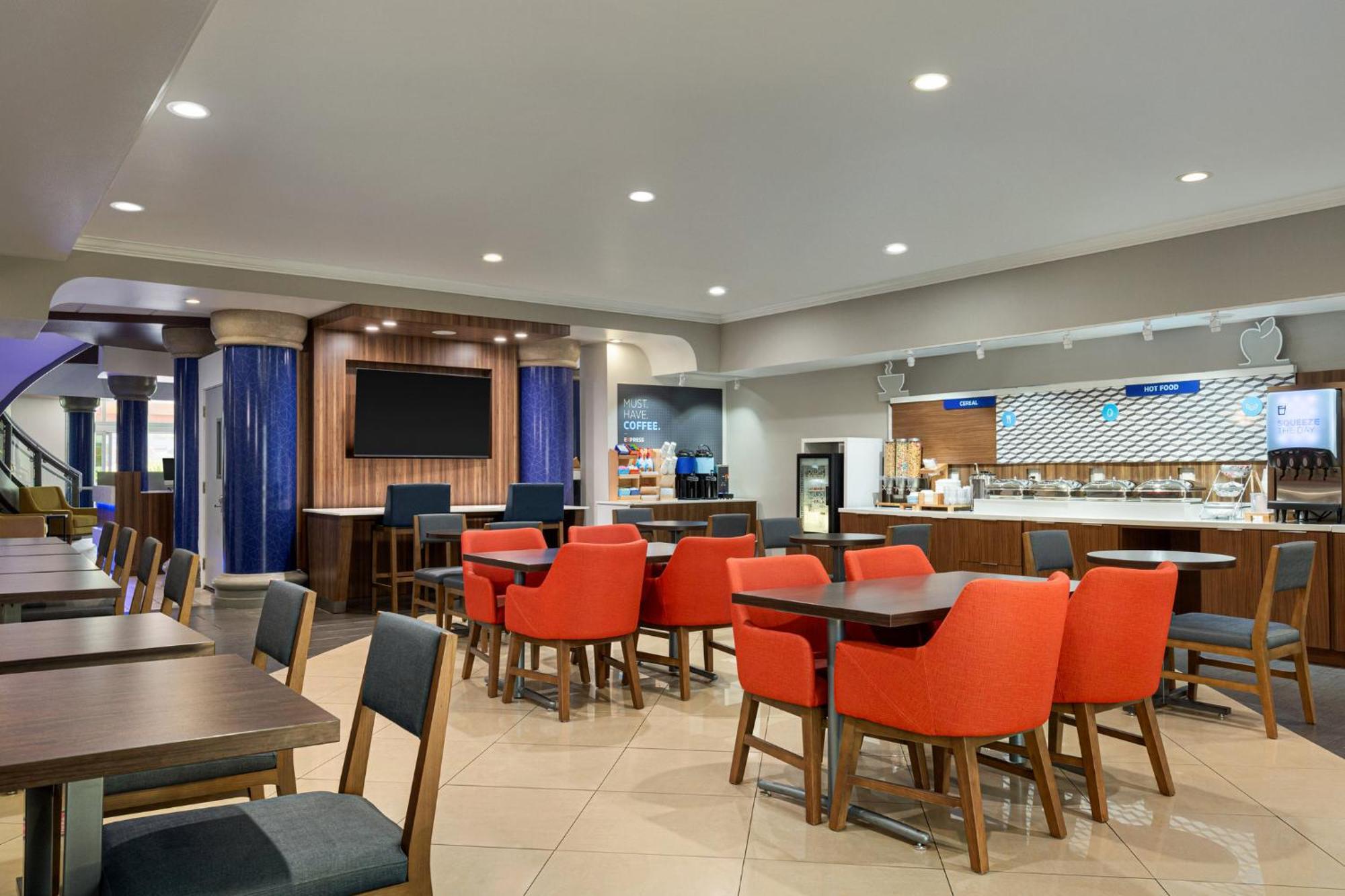 Holiday Inn Express & Suites Bakersfield Central By Ihg Экстерьер фото
