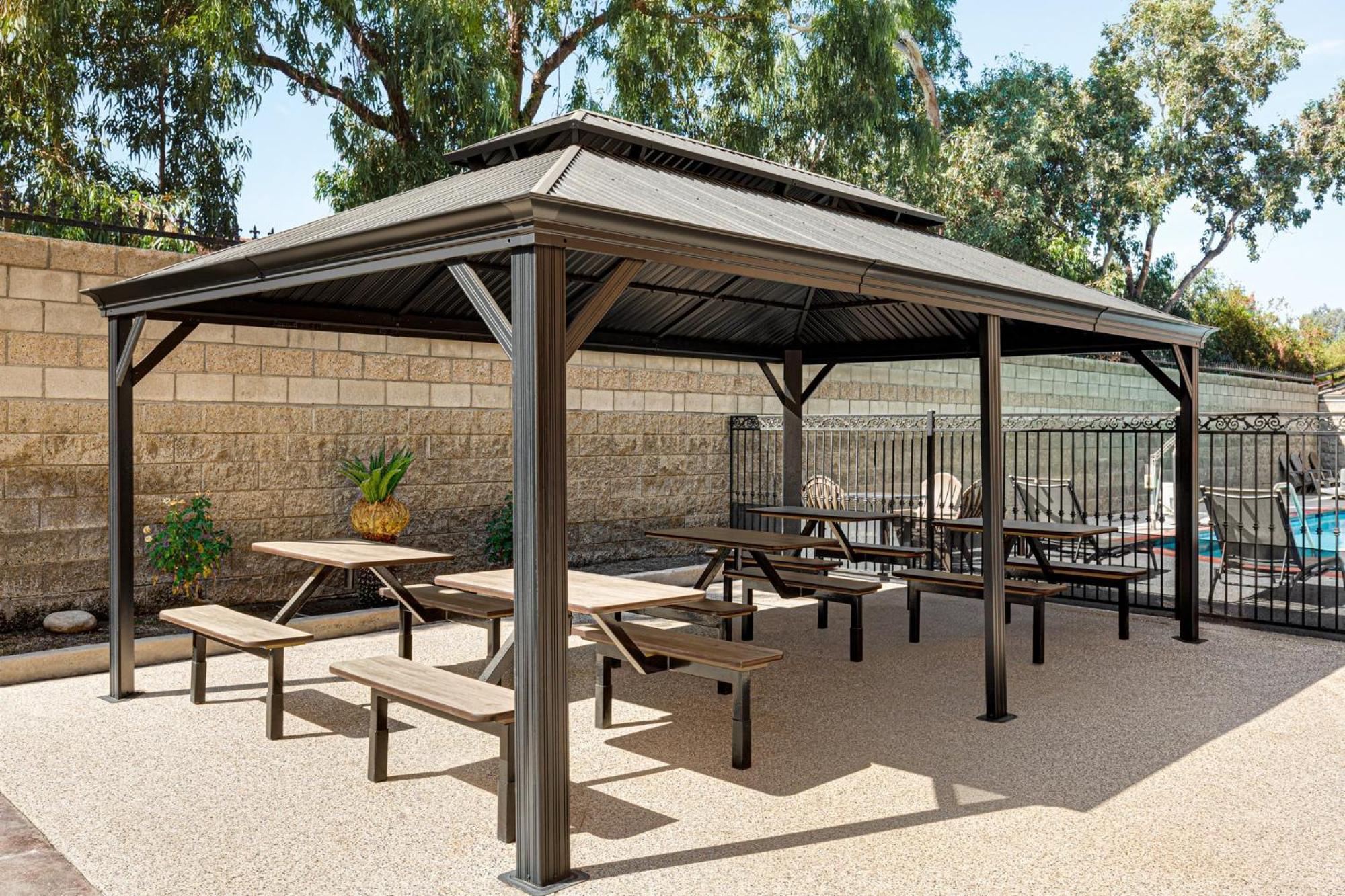 Holiday Inn Express & Suites Bakersfield Central By Ihg Экстерьер фото