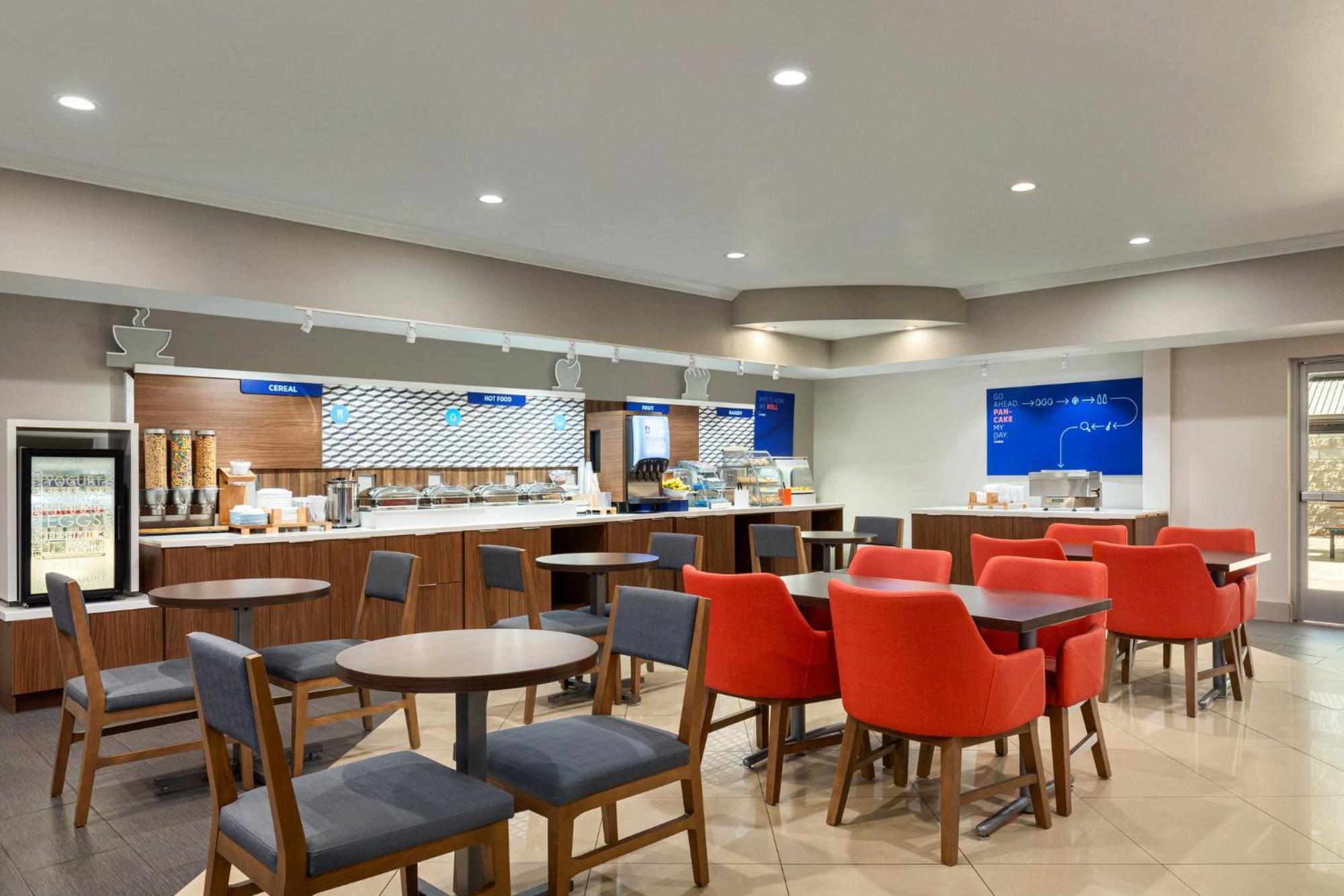 Holiday Inn Express & Suites Bakersfield Central By Ihg Экстерьер фото