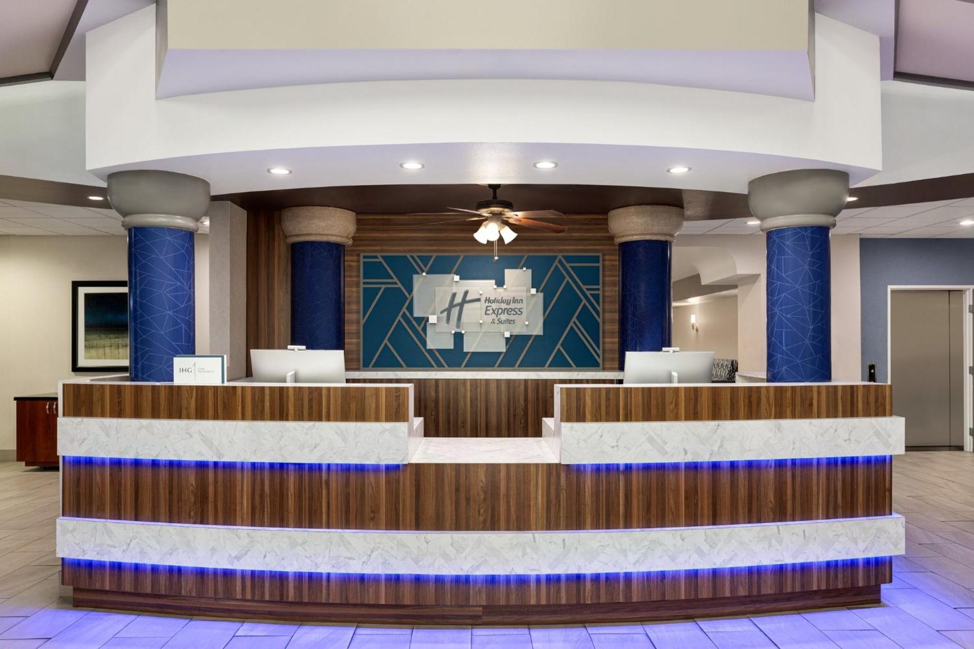 Holiday Inn Express & Suites Bakersfield Central By Ihg Экстерьер фото