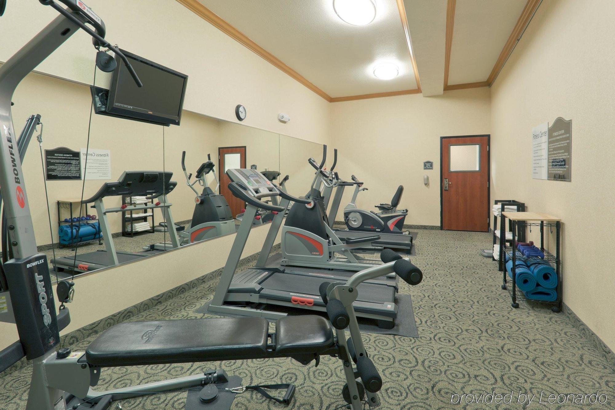Holiday Inn Express & Suites Bakersfield Central By Ihg Удобства фото