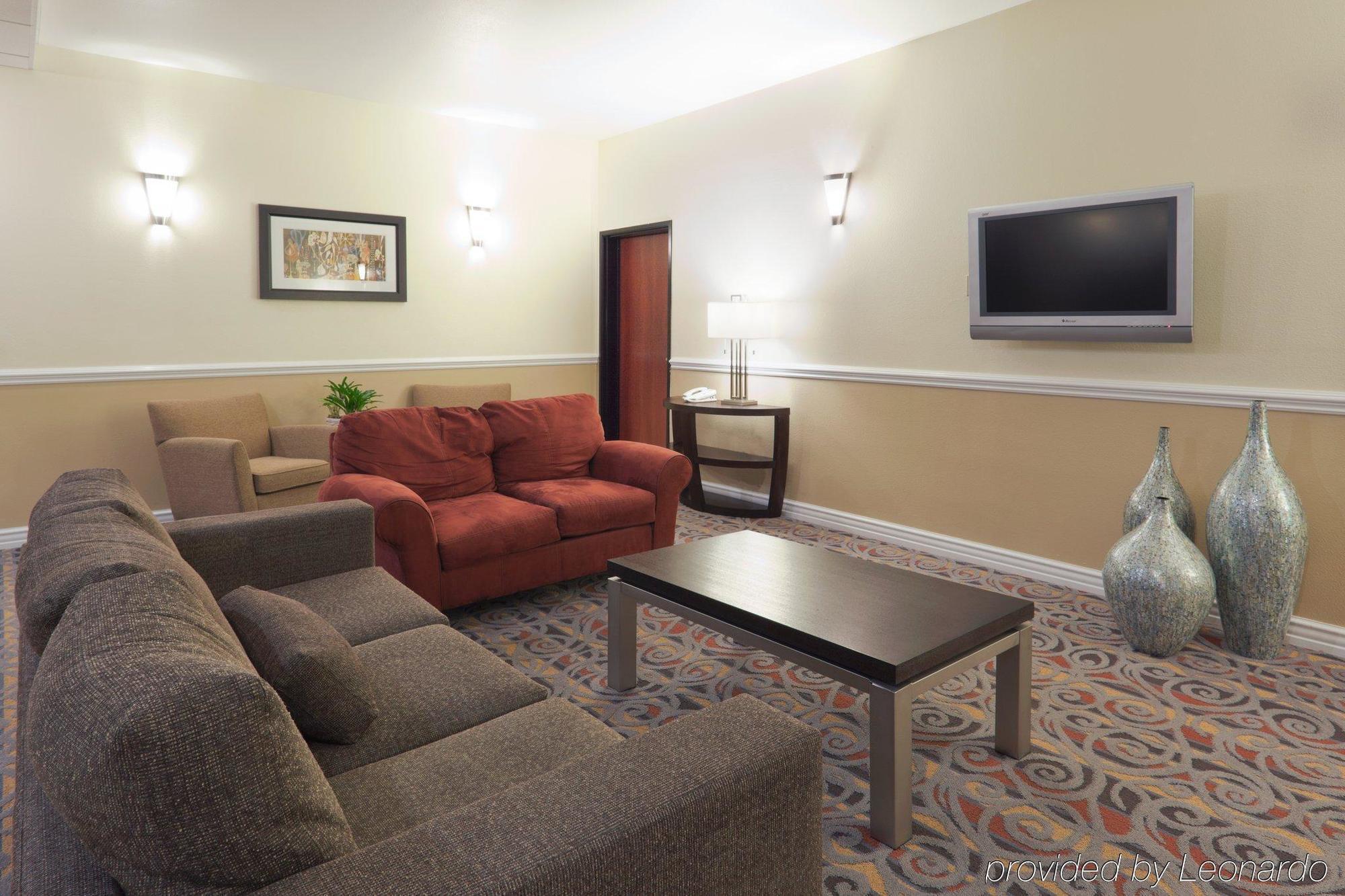 Holiday Inn Express & Suites Bakersfield Central By Ihg Номер фото