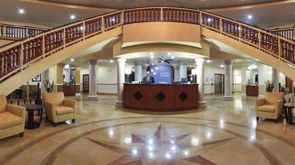 Holiday Inn Express & Suites Bakersfield Central By Ihg Экстерьер фото