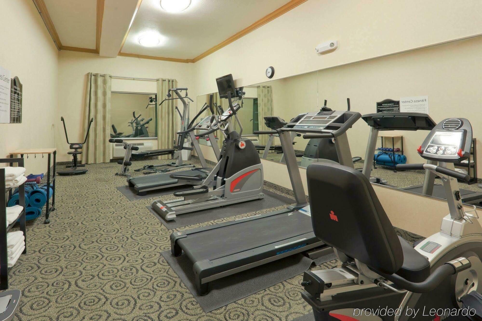 Holiday Inn Express & Suites Bakersfield Central By Ihg Удобства фото